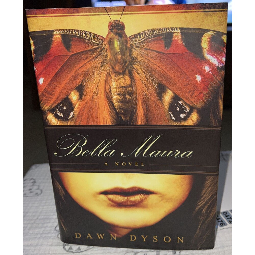 Bella Maura: Volume 1 by Dawn Dyson Like New 2010 1st Edition